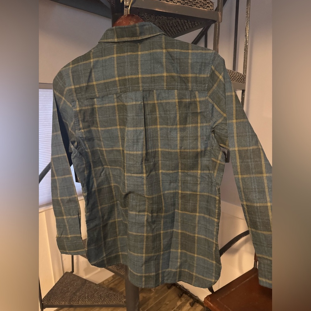Women’s mountain hardware flannel - Picture 5 of 6
